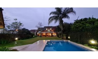 Venta Hermoso Chalet Centrico en Lujan