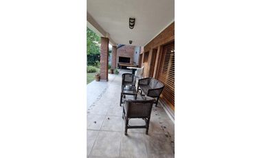 Venta Hermoso Chalet Centrico en Lujan