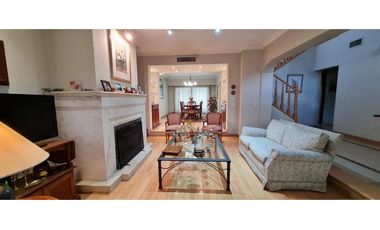 Venta Hermoso Chalet Centrico en Lujan