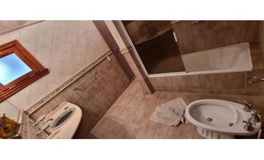 Venta Hermoso Chalet Centrico en Lujan