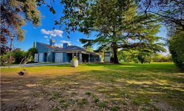 Venta Casa en Club Campo de Golf Praderas de Lujan