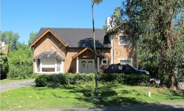 CASA A LA VENTA EN CLUB DE CAMPO ESTANCIA LA TRADICON