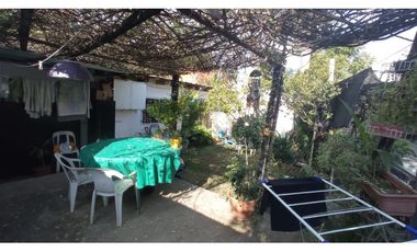 CASA CON GALPON en venta