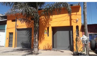 CASA CON GALPON en venta