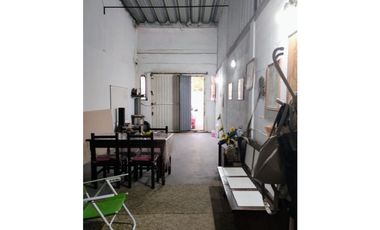 CASA CON GALPON en venta