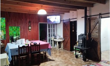 CASA CON GALPON en venta