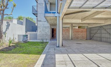 monoambiente en venta en lujan centro con balcón al frente