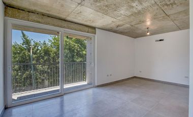 monoambiente en venta en lujan centro con balcón al frente