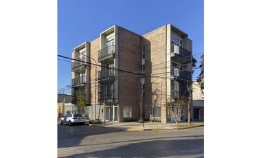 monoambiente en venta en lujan centro con balcón al frente