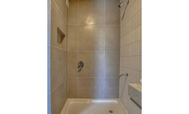 monoambiente en venta en lujan centro con balcón al frente