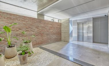 monoambiente en venta en lujan centro con balcón al frente