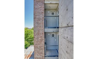 monoambiente en venta en lujan centro con balcón al frente