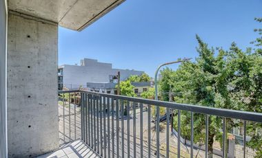 monoambiente en venta en lujan centro con balcón al frente