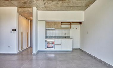 monoambiente en venta en lujan centro con balcón al frente