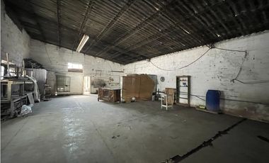 Galpon a la venta en lujan calle libertad 1227 esquina independencia