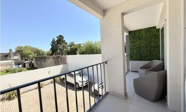 Departamento 2 ambientes en venta en lujan centro con balcón y cochera Av. humberto primo