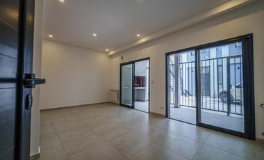 Departamento 3 ambientes planta baja con galeria y parrillla