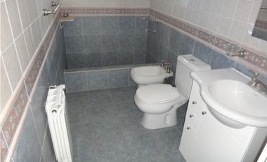 casa a la venta en lujan calle padre varela esquina italia plazoleta rosario