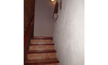 casa a la venta en lujan calle padre varela esquina italia plazoleta rosario