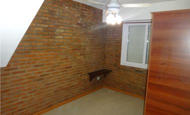 casa a la venta en lujan calle padre varela esquina italia plazoleta rosario