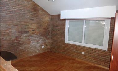 casa a la venta en lujan calle padre varela esquina italia plazoleta rosario