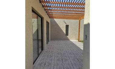 Casa a la venta en Barrio cerrado Los Juncos lote Q7