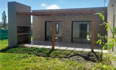 Casa a la venta en Barrio cerrado Los Juncos lote Q7