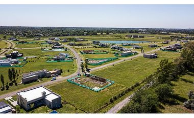 Casa a la venta en Barrio cerrado Los Juncos lote Q7