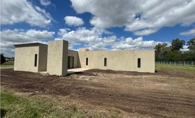 Casa a la venta en Barrio cerrado Los Juncos lote Q7