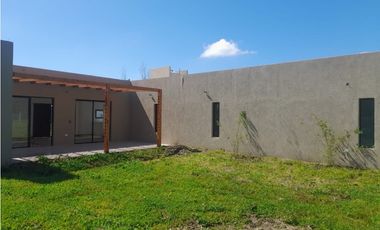 Casa a la venta en Barrio cerrado Los Juncos lote Q7
