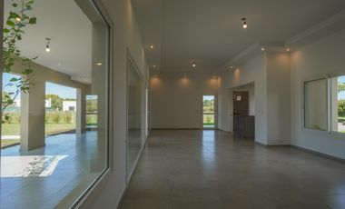 casa a estrenar en venta en club de campo Harás san pablo General Rodriguez