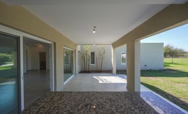 casa a estrenar en venta en club de campo Harás san pablo General Rodriguez