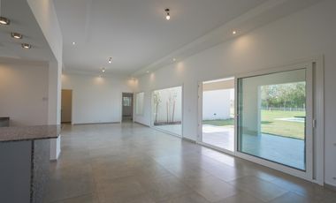 casa a estrenar en venta en club de campo Harás san pablo General Rodriguez