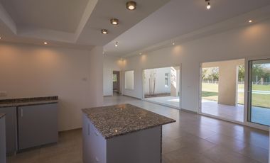 casa a estrenar en venta en club de campo Harás san pablo General Rodriguez