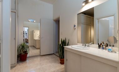 Casa a la venta en lujan centro calle Hipolito Yrigoyen 1182