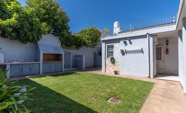 Casa a la venta en lujan centro calle Hipolito Yrigoyen 1182