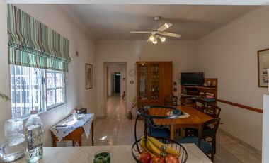 Casa a la venta en lujan centro calle Hipolito Yrigoyen 1182