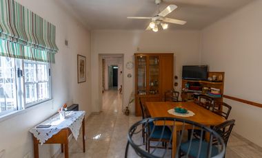 Casa a la venta en lujan centro calle Hipolito Yrigoyen 1182