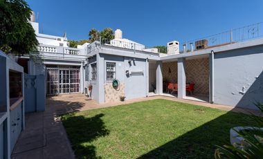 Casa a la venta en lujan centro calle Hipolito Yrigoyen 1182