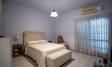 Casa a la venta en lujan centro calle Hipolito Yrigoyen 1182