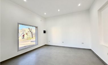 Local a estrenar en venta en lujan centro