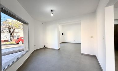 Local a estrenar en venta en lujan centro