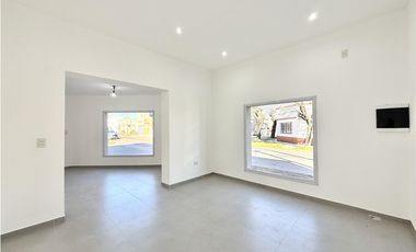 Local a estrenar en venta en lujan centro