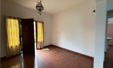 casa de 3 ambientes en venta en lujan