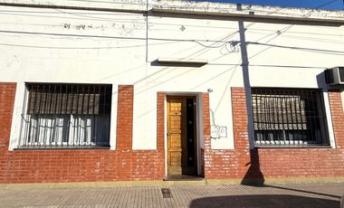 casa en venta en lujan centro 25 de mayo 189