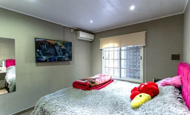 casa en venta en lujan centro calle zitarrosa y av f. beschtedt