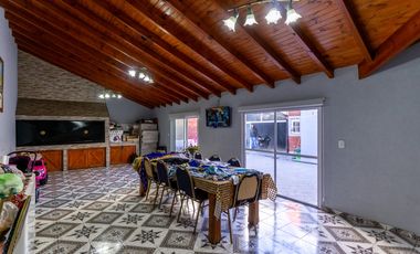 casa en venta en lujan centro calle zitarrosa y av f. beschtedt