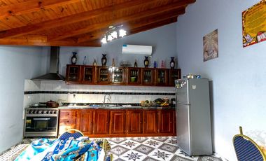 casa en venta en lujan centro calle zitarrosa y av f. beschtedt