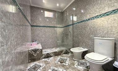 casa en venta en lujan centro calle zitarrosa y av f. beschtedt