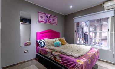 casa en venta en lujan centro calle zitarrosa y av f. beschtedt